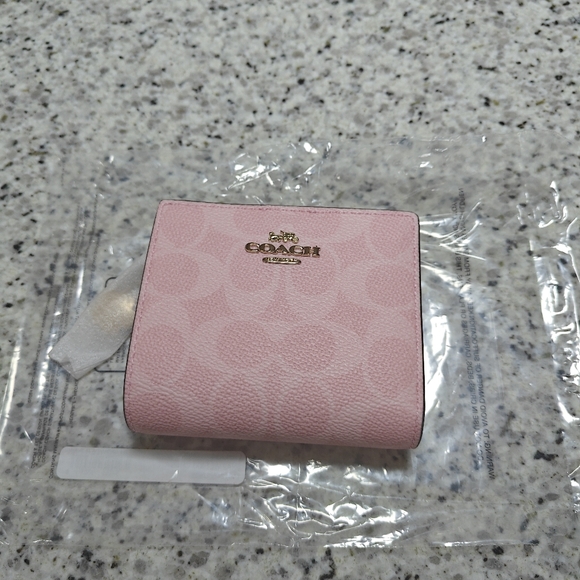 Coach Snap Wallet In Signature Canvas With Charm (Powder pink) - Picture 3 of 10